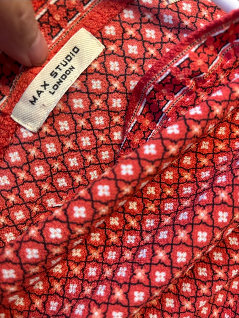 Max Studio Rust Red Patterned V-Neck Smocked jumper - Picture 2 of 4